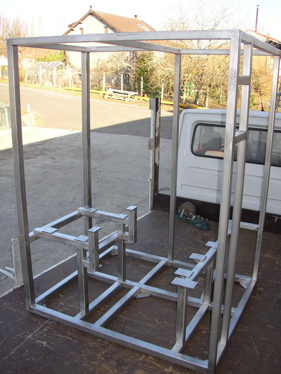 Structure autoportée fabriquée pour intervention sur site